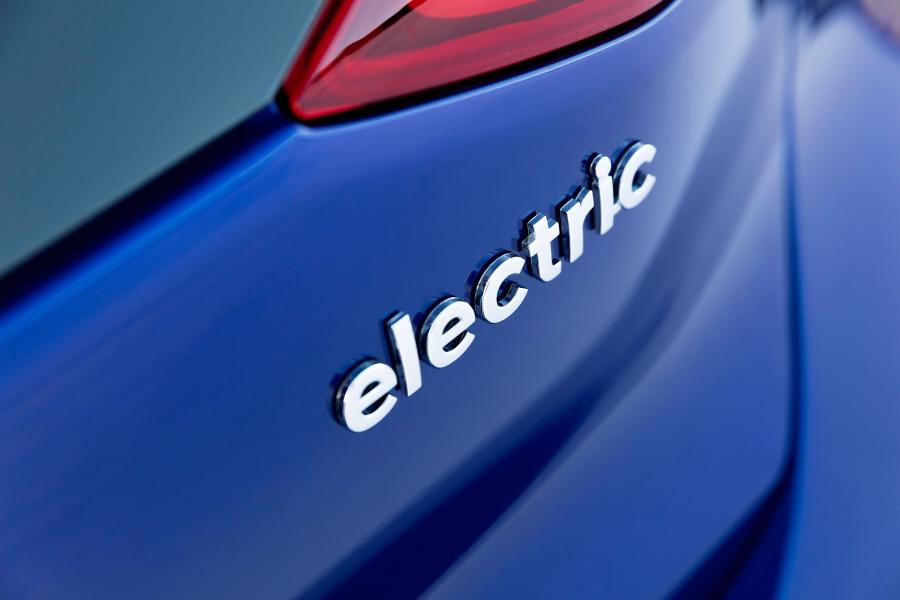 Логотип Hyundai IONIQ electric (AE) 2018 года  (AU) (фото 34 из 40)